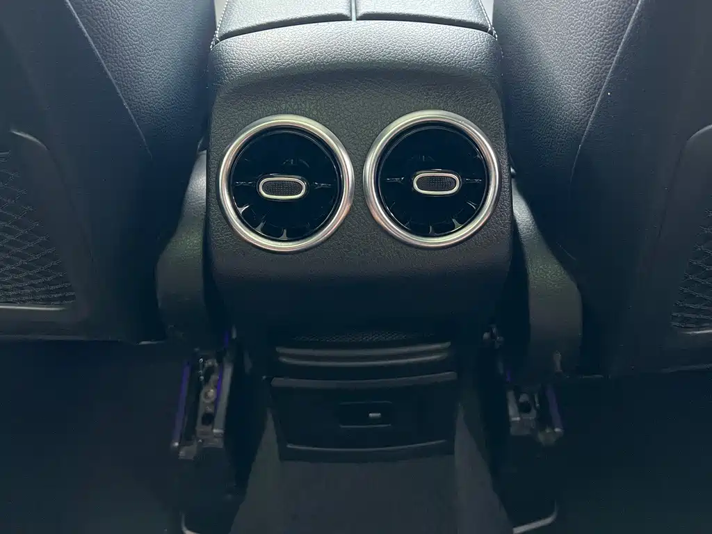 Mercedes-Benz GLA — миниатюра 10