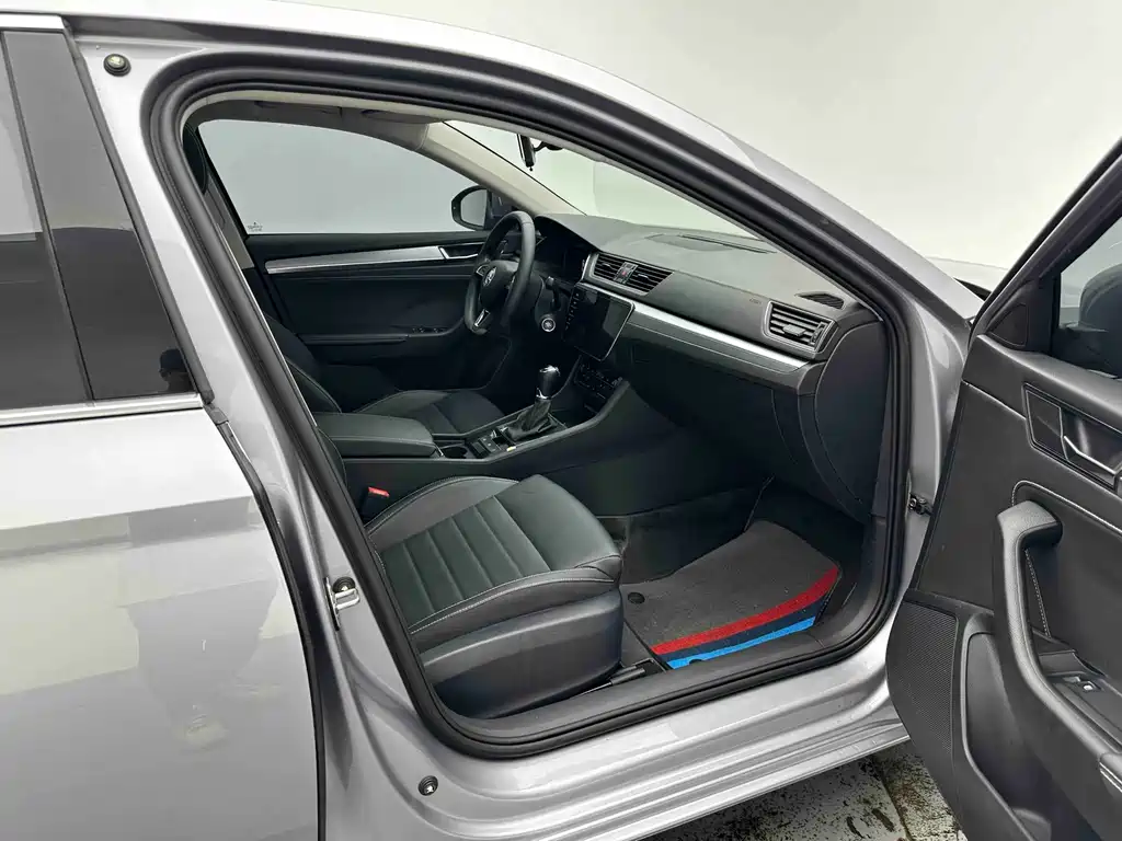 Skoda Superb — миниатюра 7