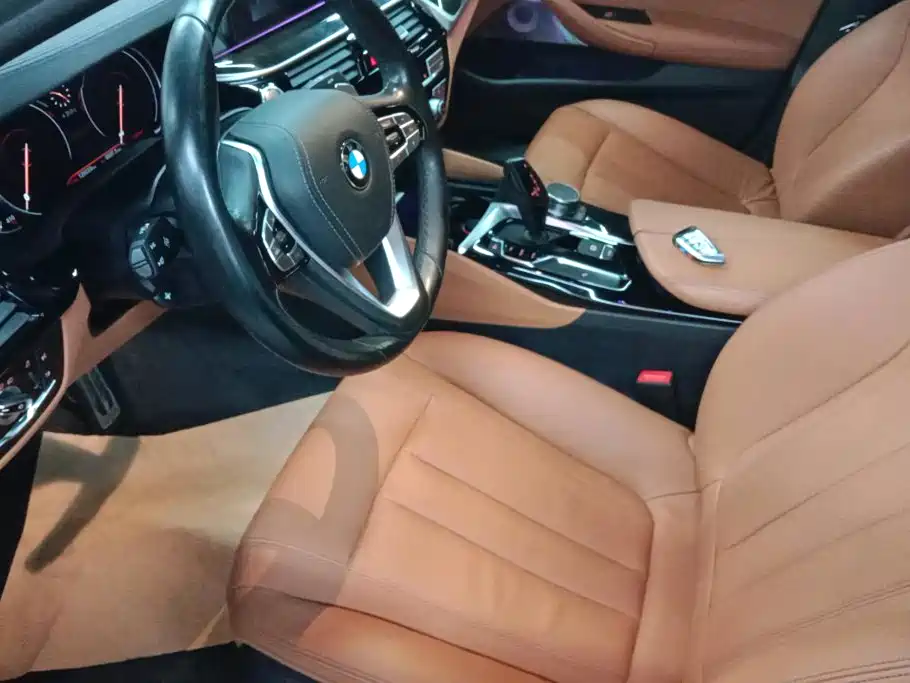 BMW 5 Series — миниатюра 9