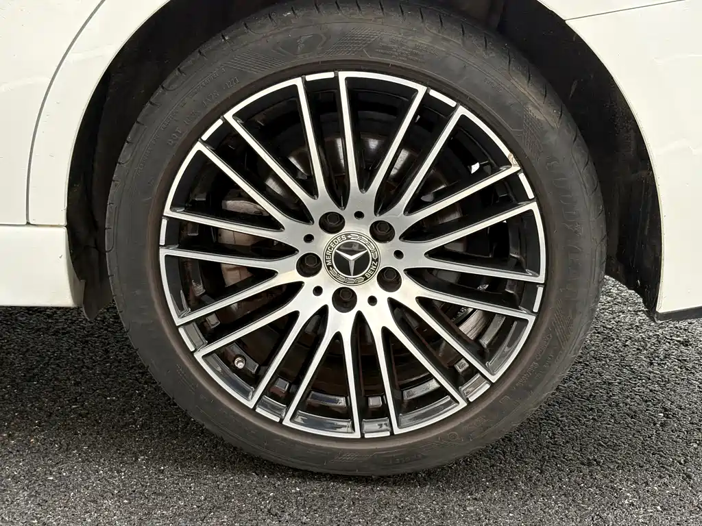 Mercedes-Benz C-Class — миниатюра 9
