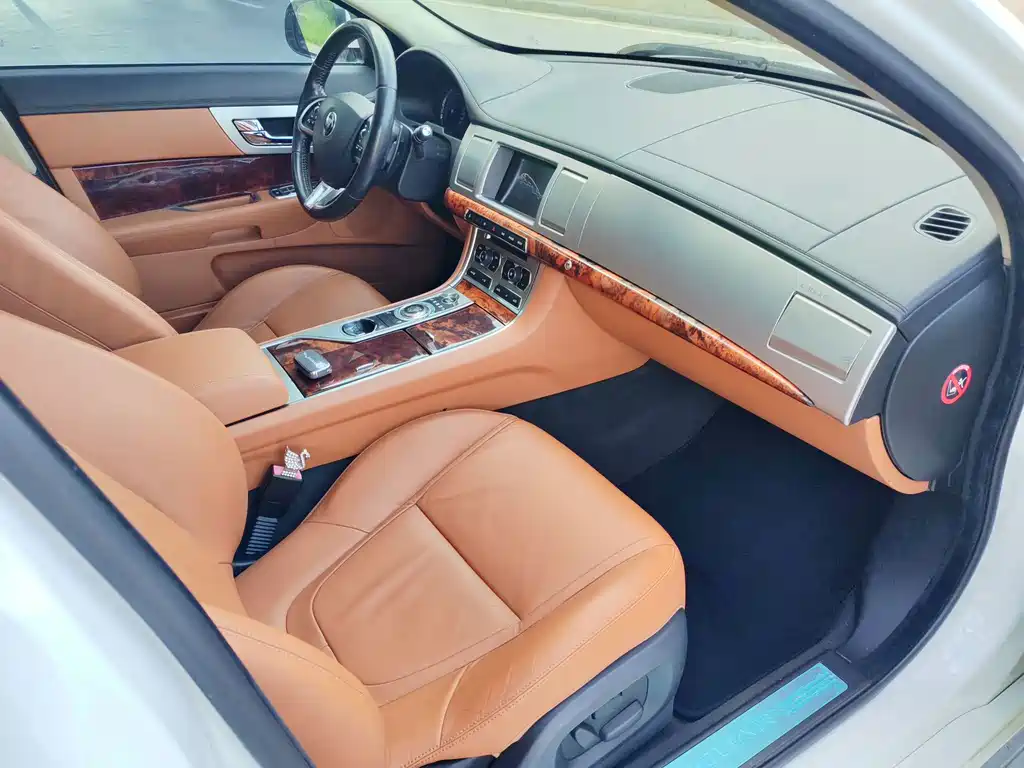Jaguar XF — миниатюра 16