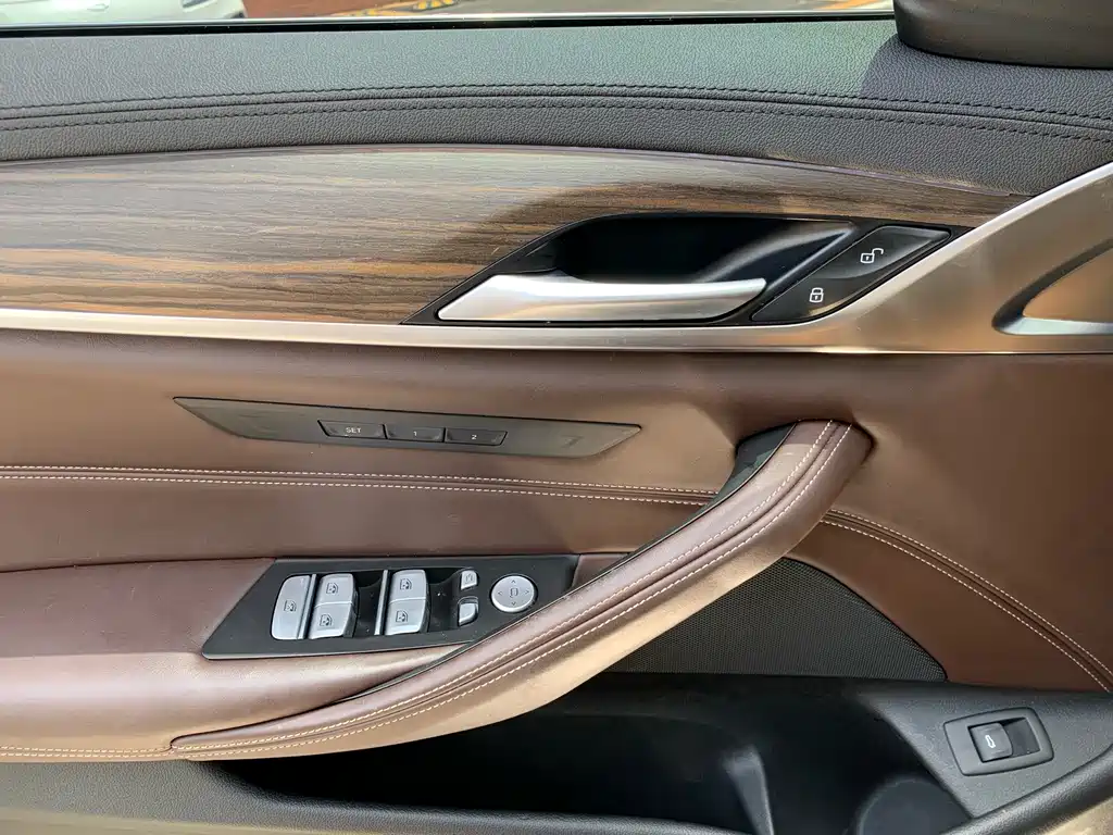 BMW 5 Series — миниатюра 21