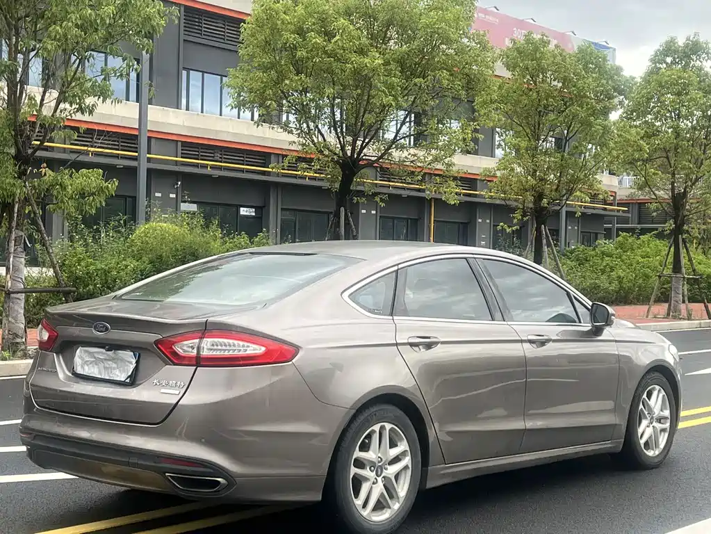 Ford Mondeo — миниатюра 9