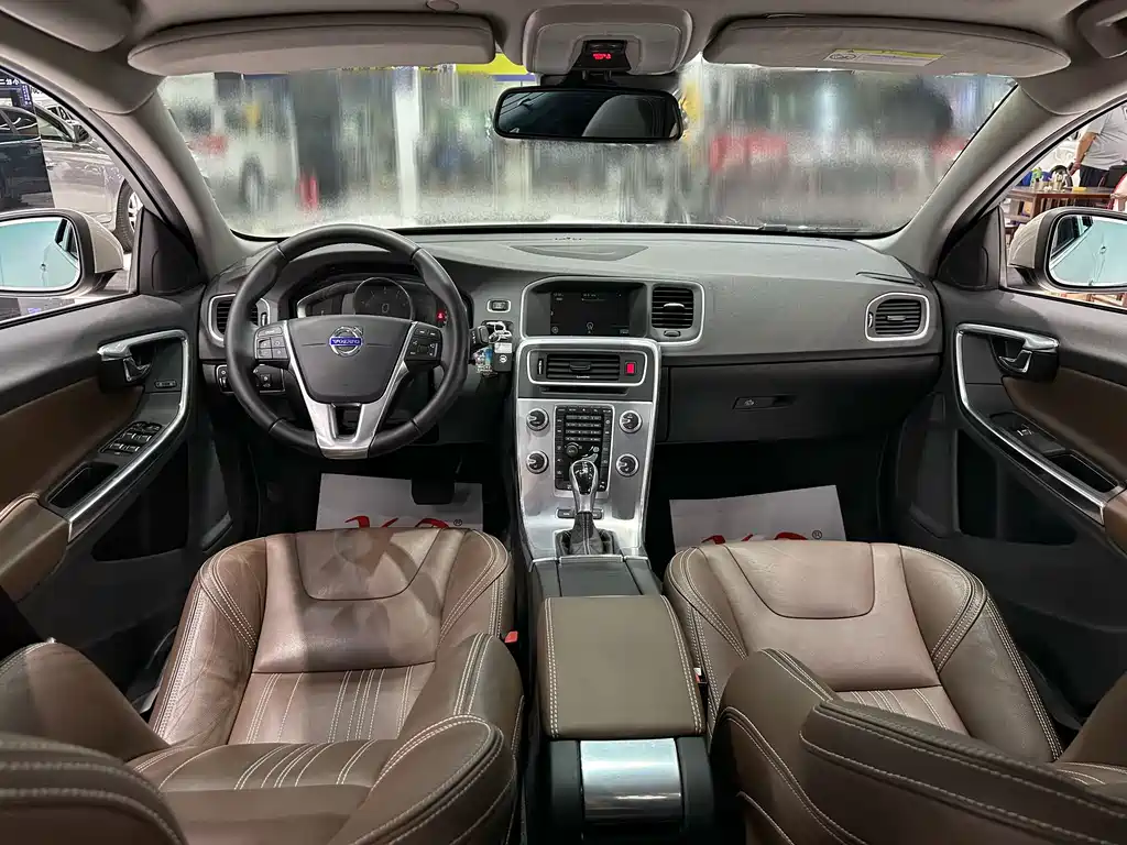 Volvo S60 PHEV — миниатюра 8