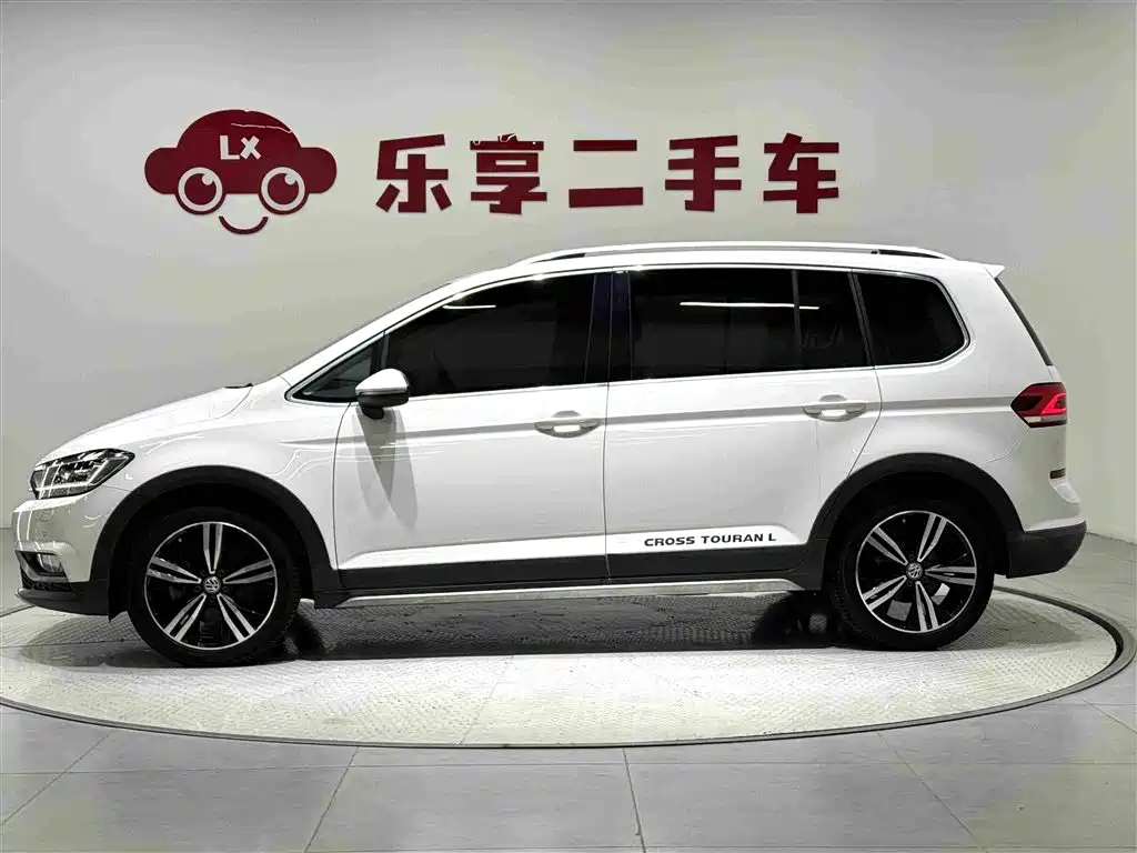 Volkswagen Touran — миниатюра 2