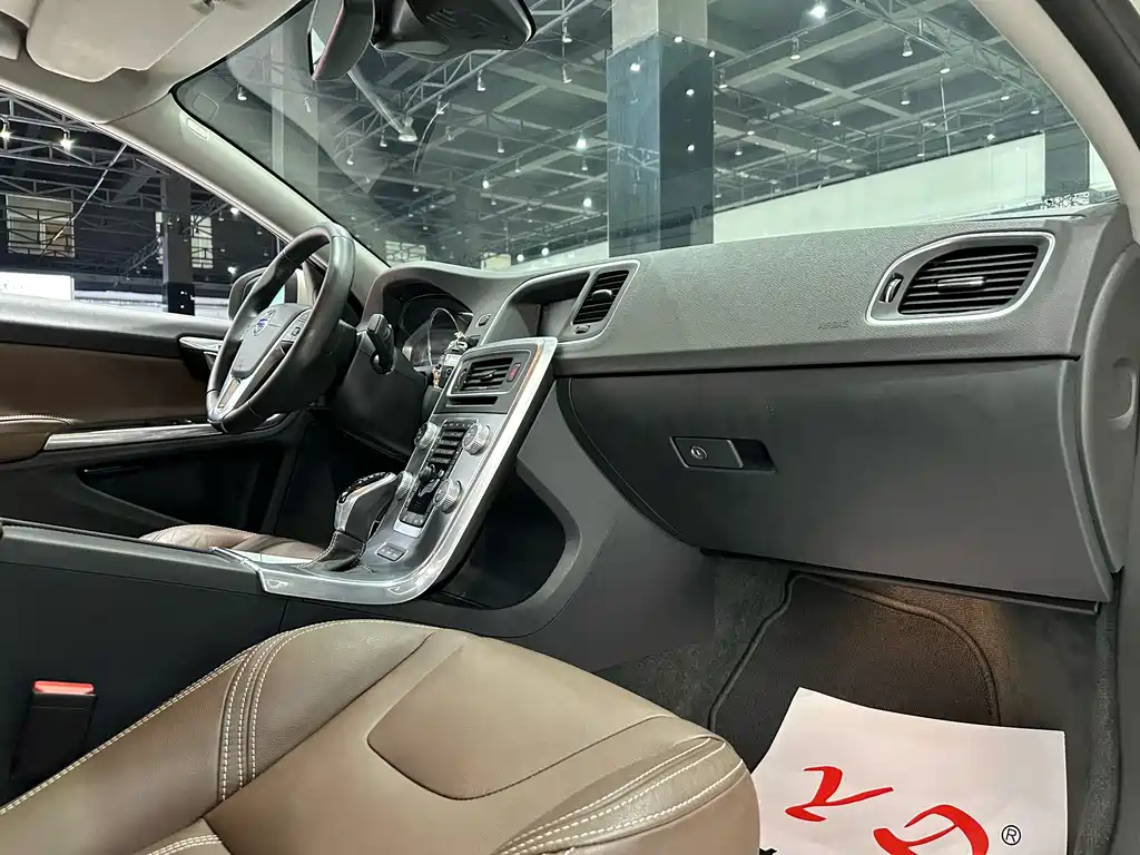 Volvo S60 PHEV — миниатюра 12