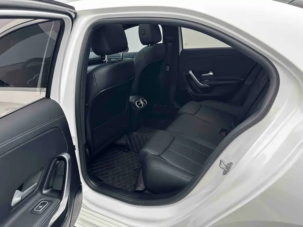 Mercedes-Benz A-Class — миниатюра 11