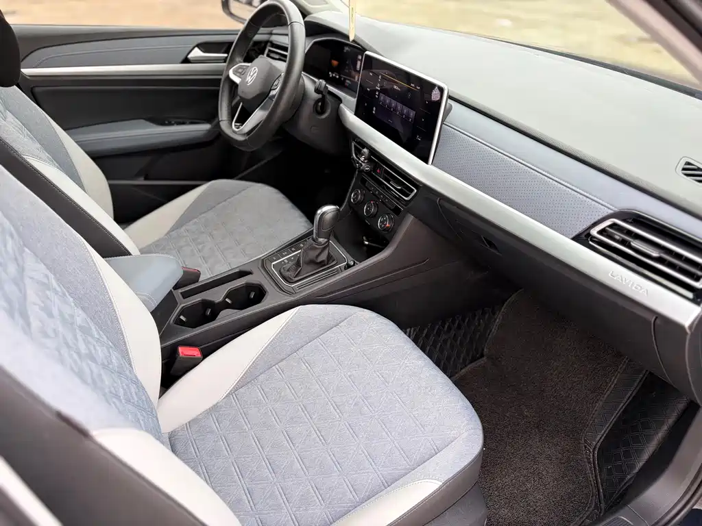Volkswagen Lavida — миниатюра 9