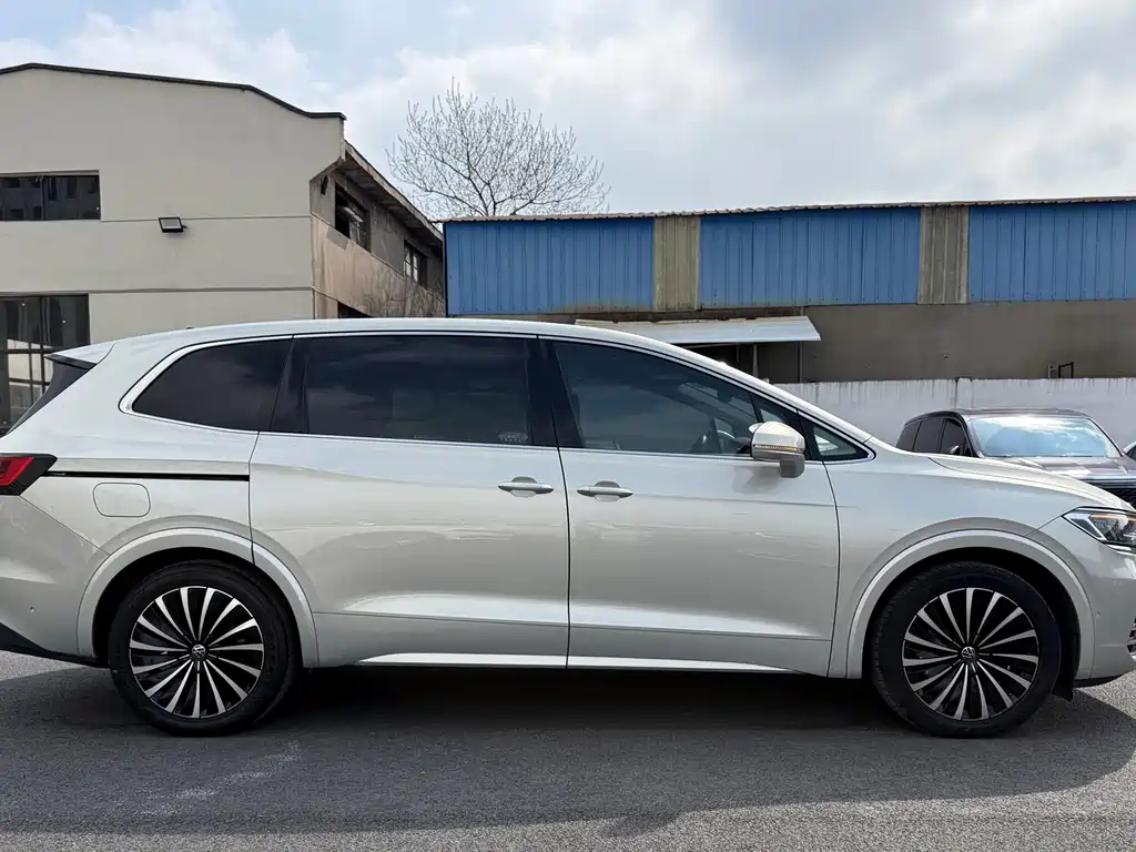 Volkswagen Viloran 2022 380TSI Luxury