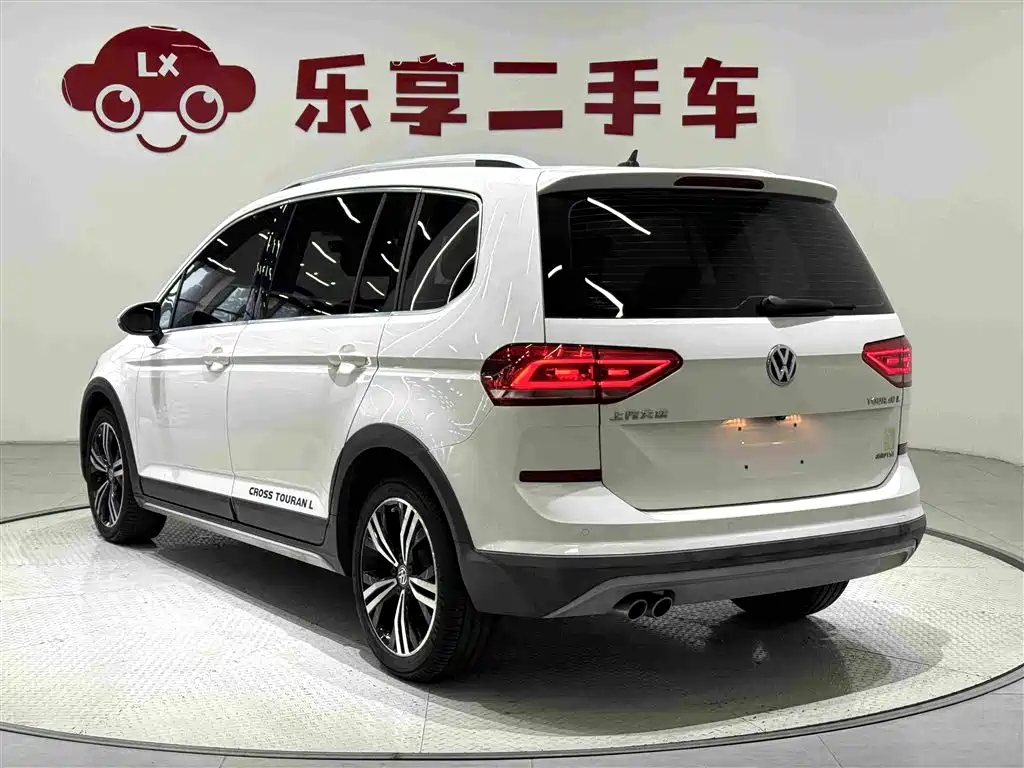 Volkswagen Touran — миниатюра 3