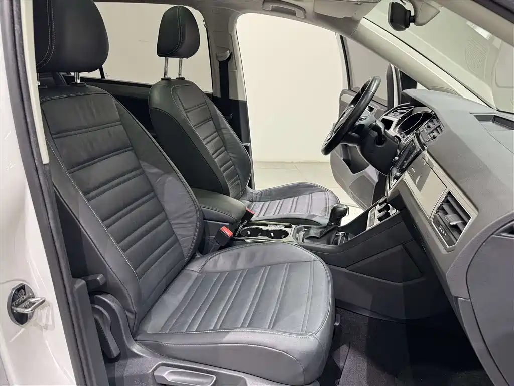 Volkswagen Touran — миниатюра 21