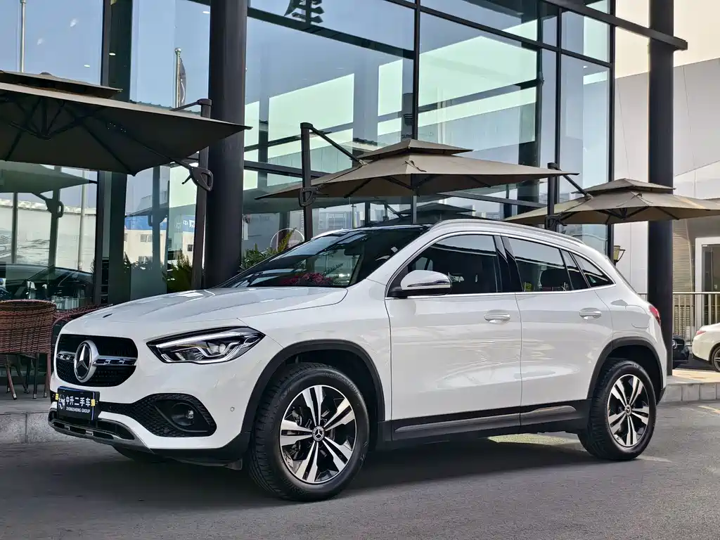MERCEDES-BENZ GLA