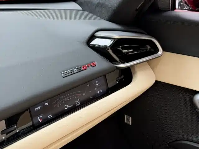 Ferrari 296 2022 3.0T V6 GTS