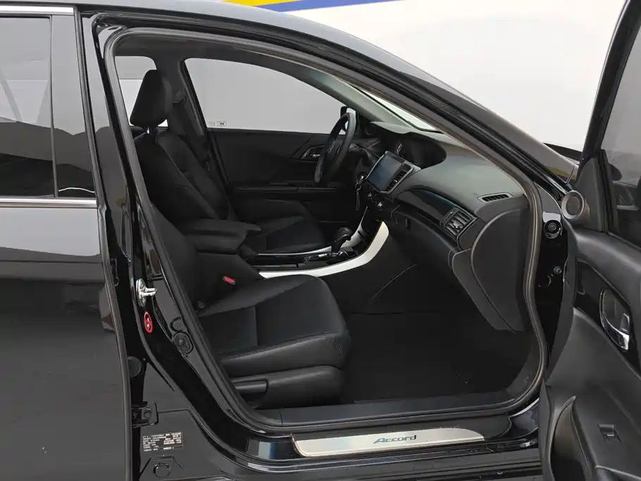 Honda Accord — миниатюра 8
