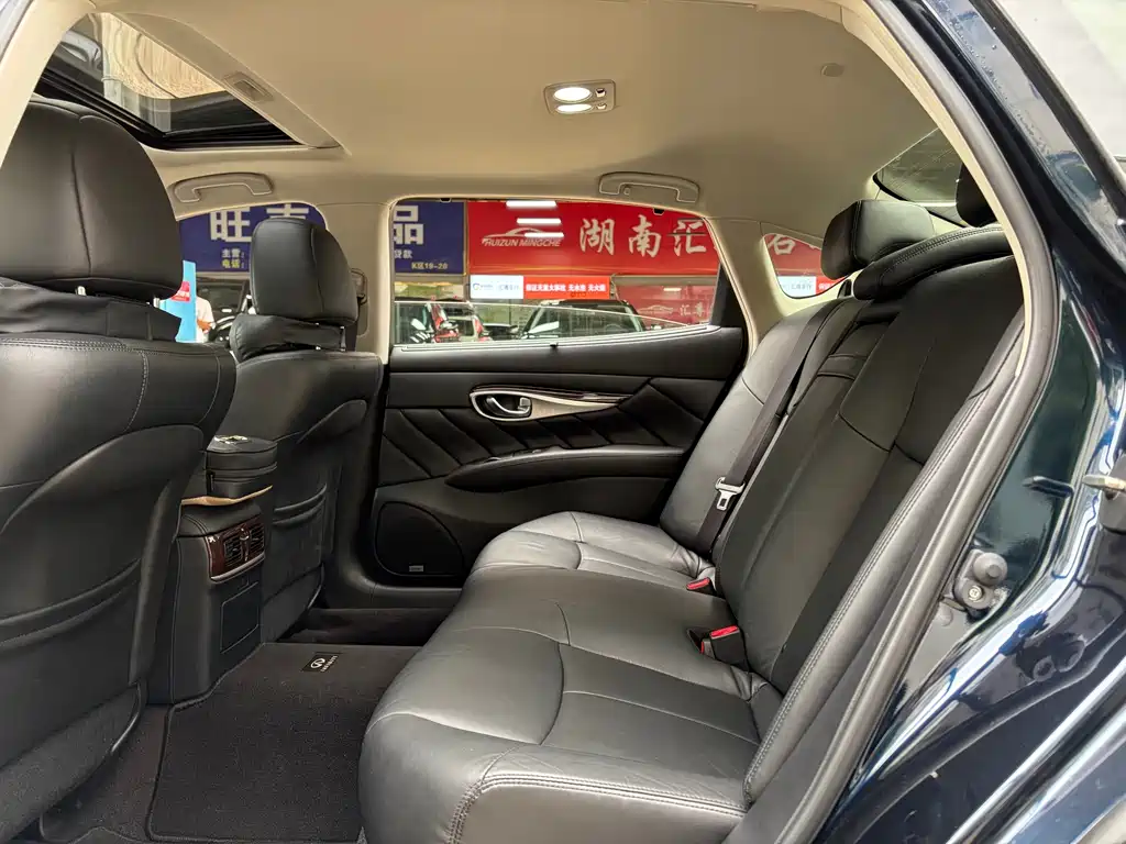 Infiniti Q70 — миниатюра 10