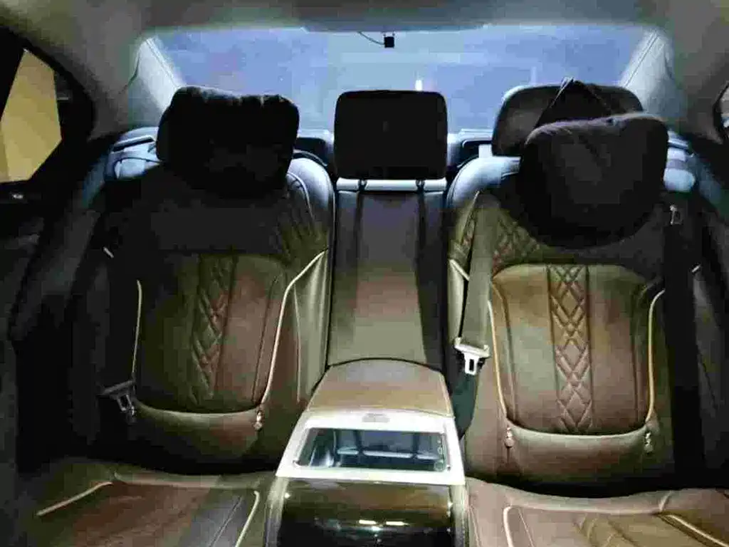 BMW 7 Series — миниатюра 5