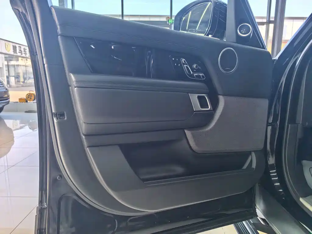 Land Rover Range Rover — миниатюра 14