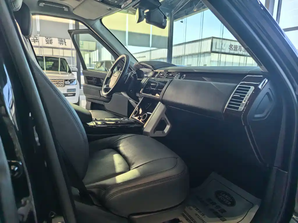 Land Rover Range Rover — миниатюра 8
