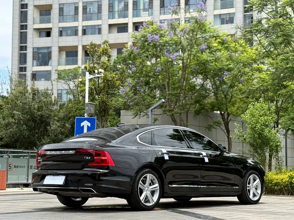 Volvo S90 2019 T5