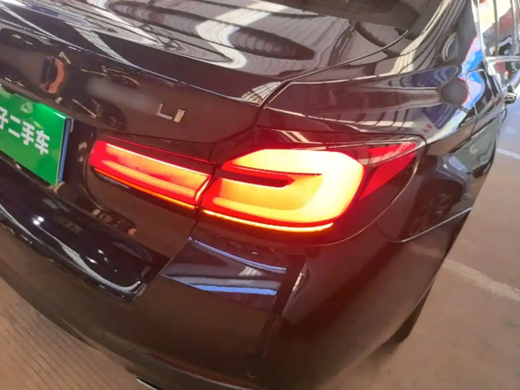 BMW 5 Series — миниатюра 8