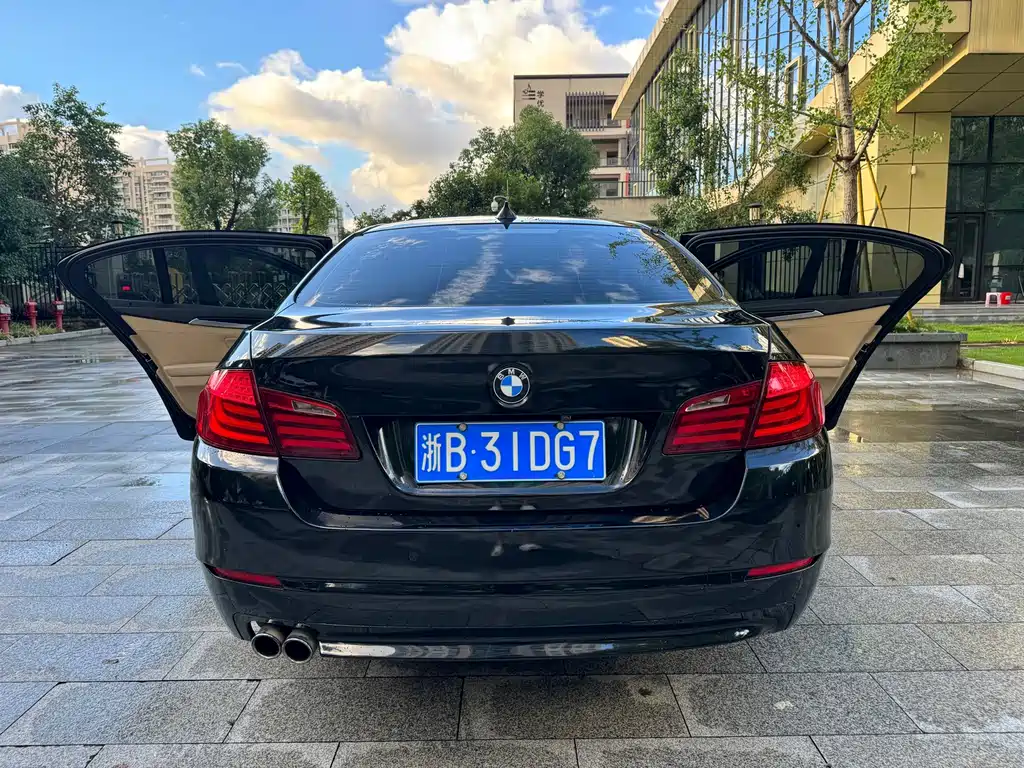 BMW 5 Series — миниатюра 13