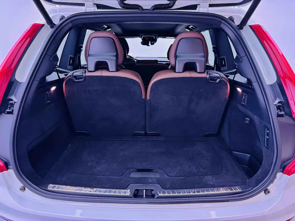 Volvo XC90 2021 B6 Luxury 7 мест