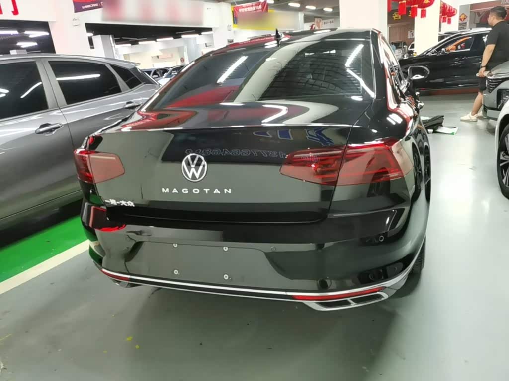 Volkswagen Magotan 1.4 л 2024 г. Чёрный, пробег 9800 км