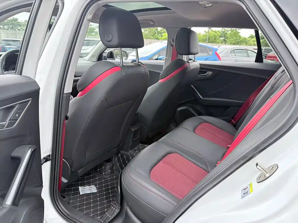 Audi Q2L 2021 35 TFSI Fashion