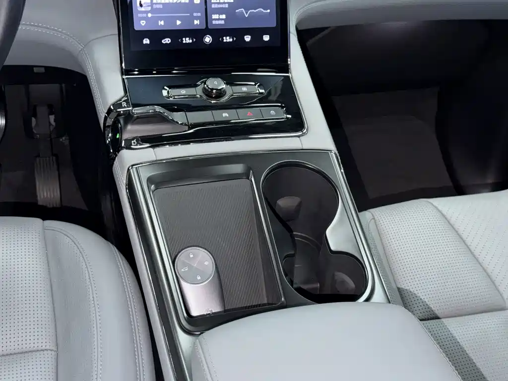 NIO ES8 — миниатюра 17