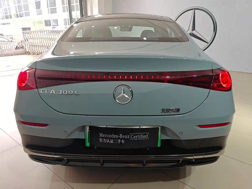 Mercedes-Benz CLA 2025 300L