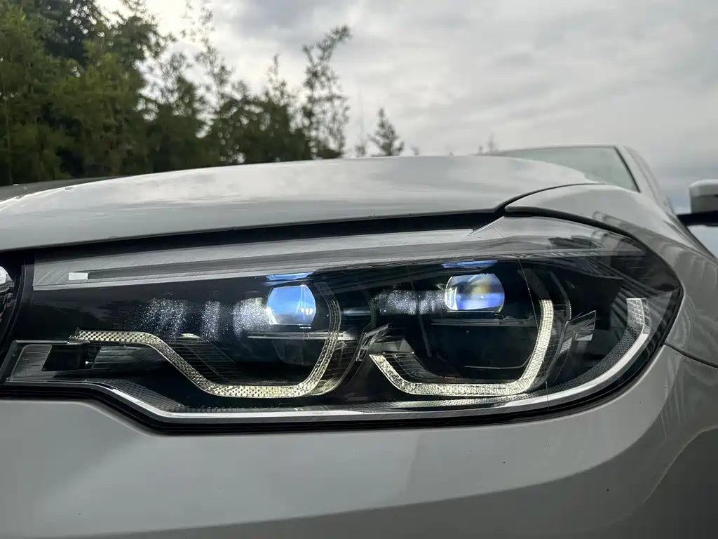 BMW 5 Series New Energy — миниатюра 12