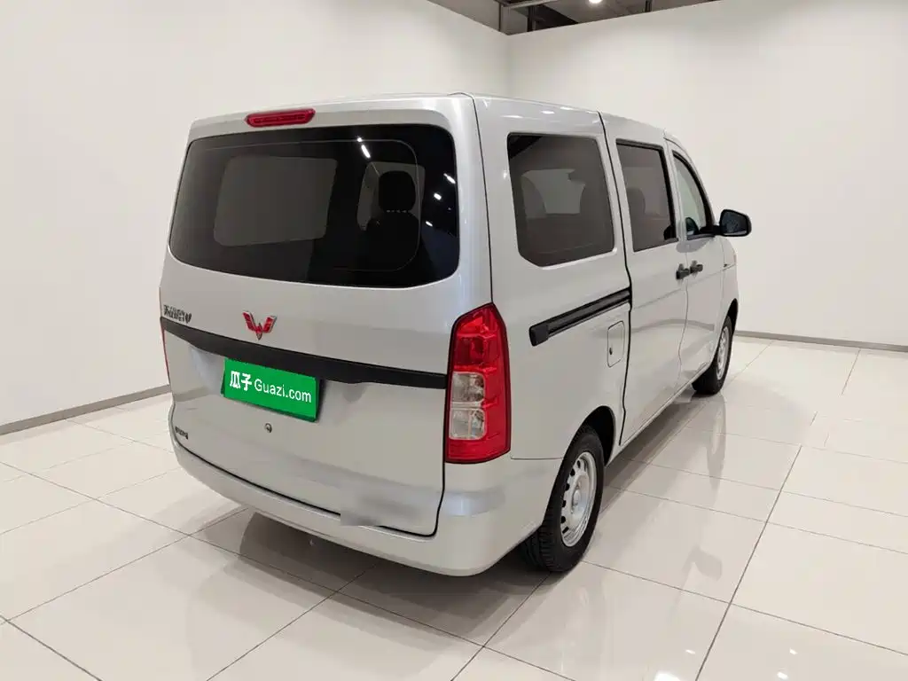 Wuling Hongguang V — миниатюра 6