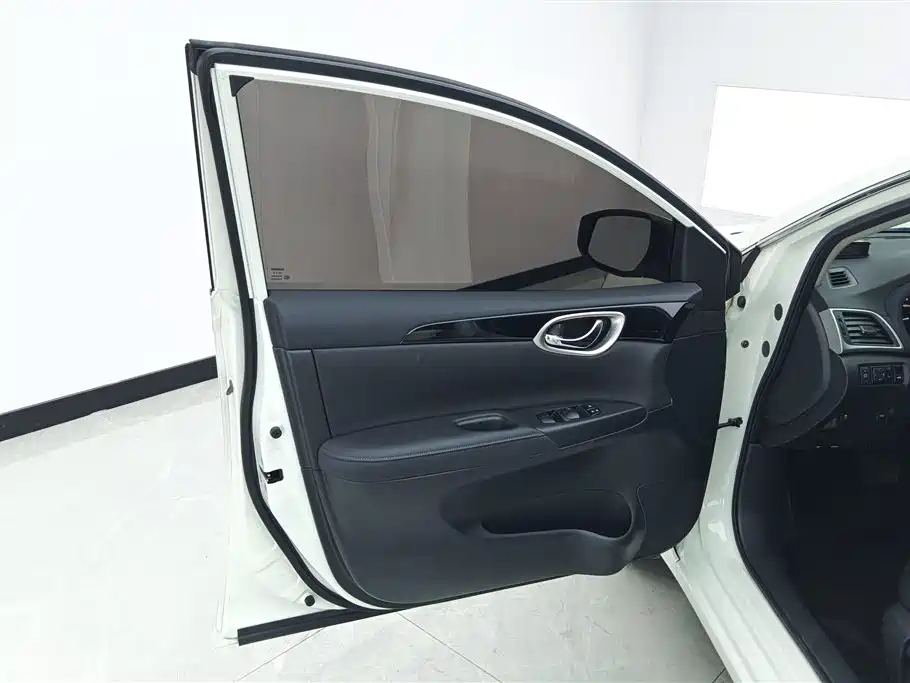 Nissan Sylphy 2016 1.6XV CVT Smart