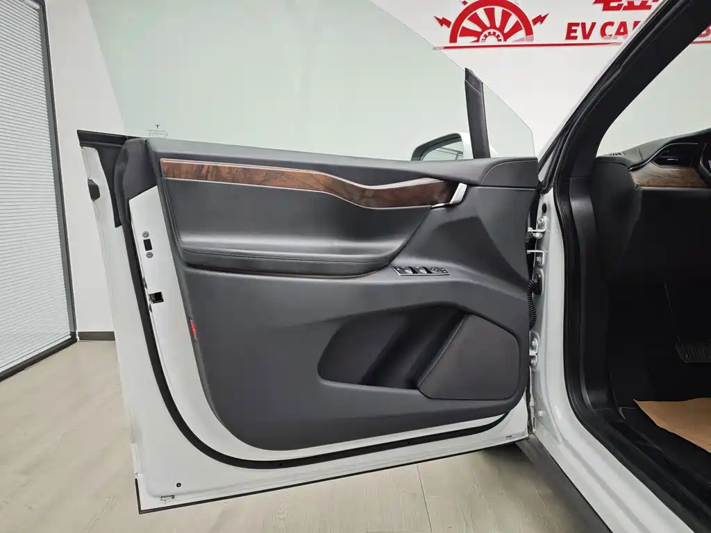 Tesla Model X — миниатюра 56