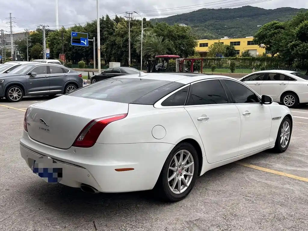 Jaguar XJ — миниатюра 4