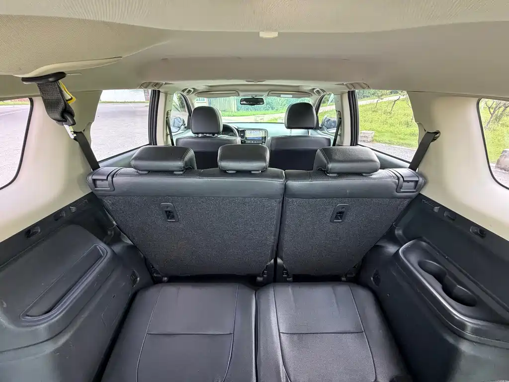 Mitsubishi Outlander 2.0L 2WD Premium Joy Edition 7 seats, фото 13