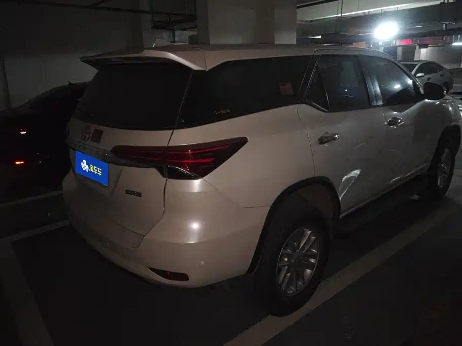 Toyota Fortuner — миниатюра 3
