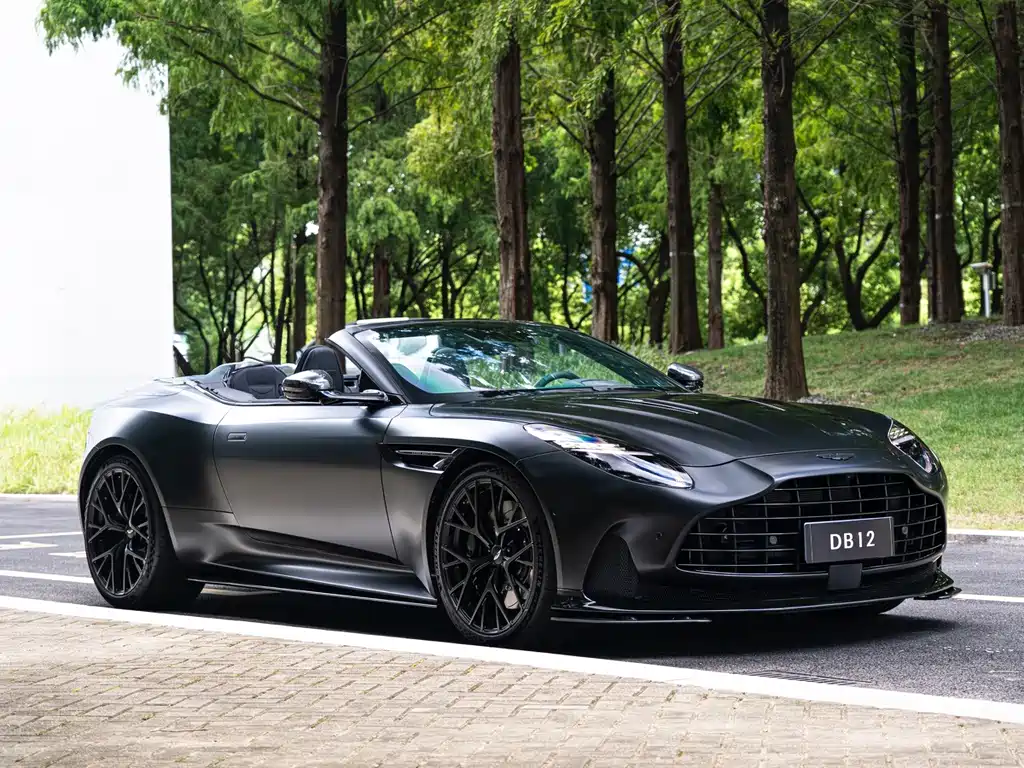 Aston Martin DB12 — миниатюра 3