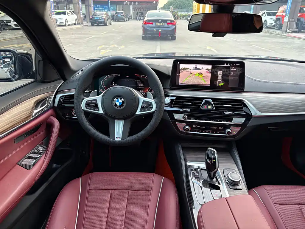 BMW 5 Series — миниатюра 8