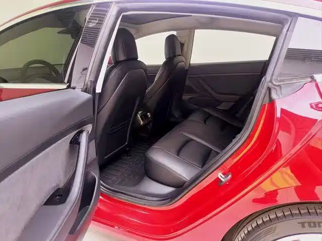 Tesla Model 3 — миниатюра 12