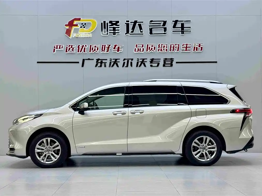Toyota Sienna — миниатюра 2