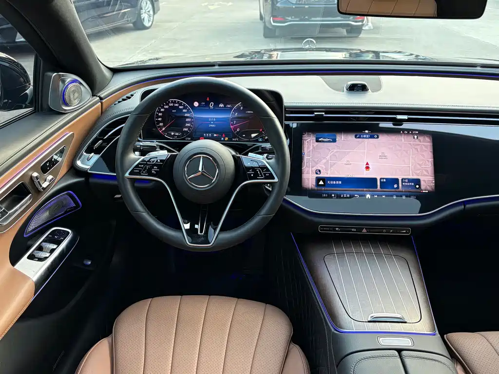 Mercedes-Benz E-Class — миниатюра 8