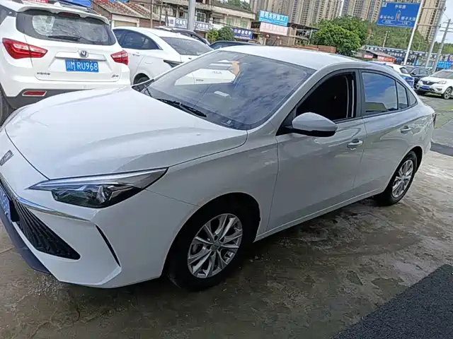 2024 Roewe i5