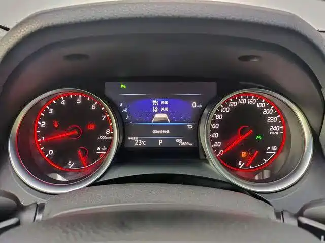Toyota Camry — миниатюра 9