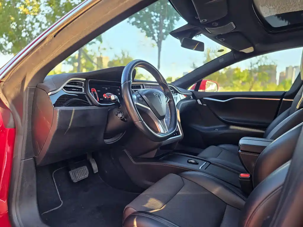 Tesla Model S — миниатюра 4