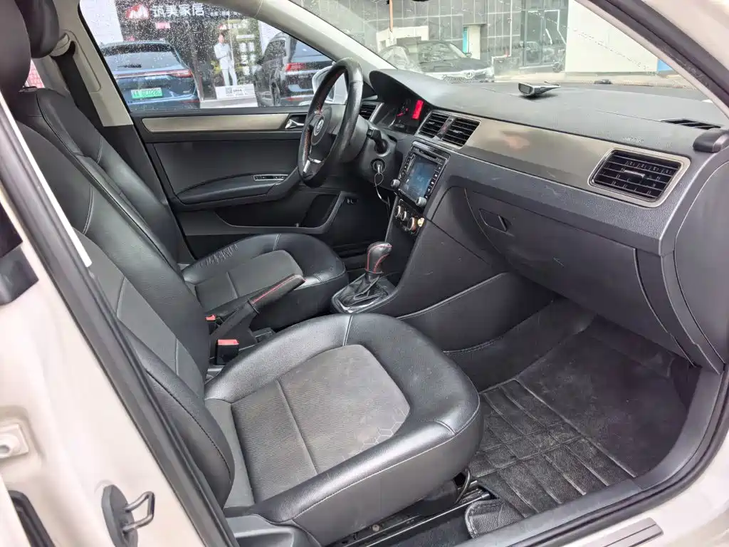 Volkswagen Santana — миниатюра 7