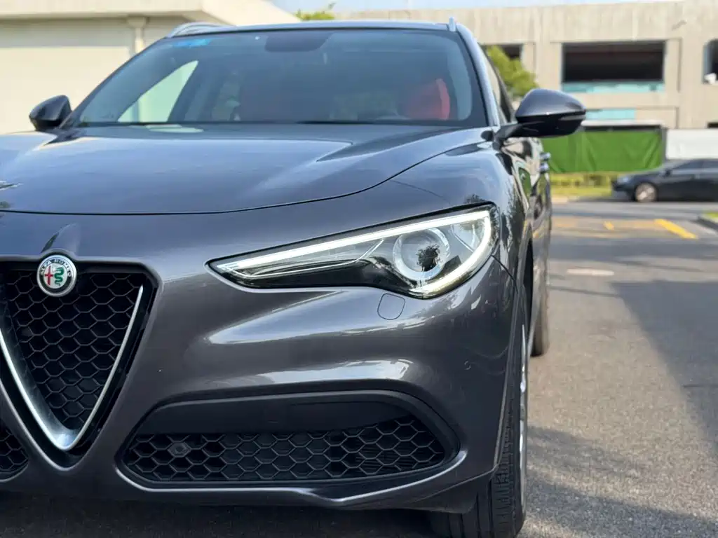 Alfa Romeo Stelvio 2017 2.0T 200HP Luxury