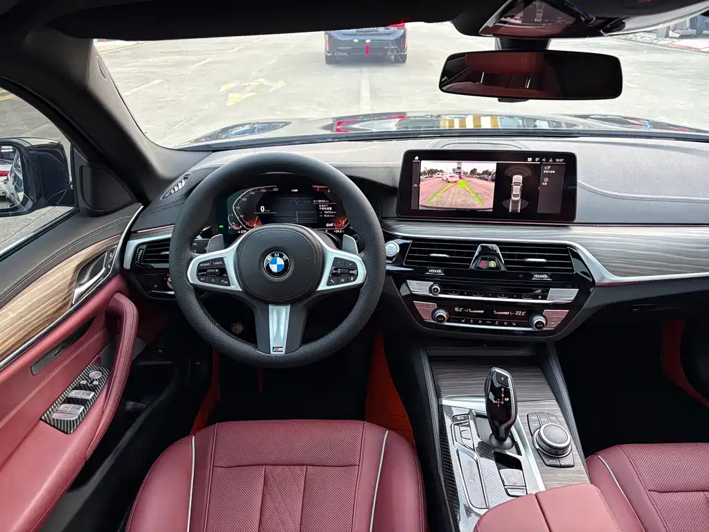 BMW 5 Series — миниатюра 7