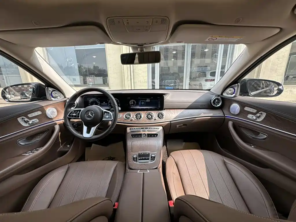 Mercedes-Benz E-Class — миниатюра 11
