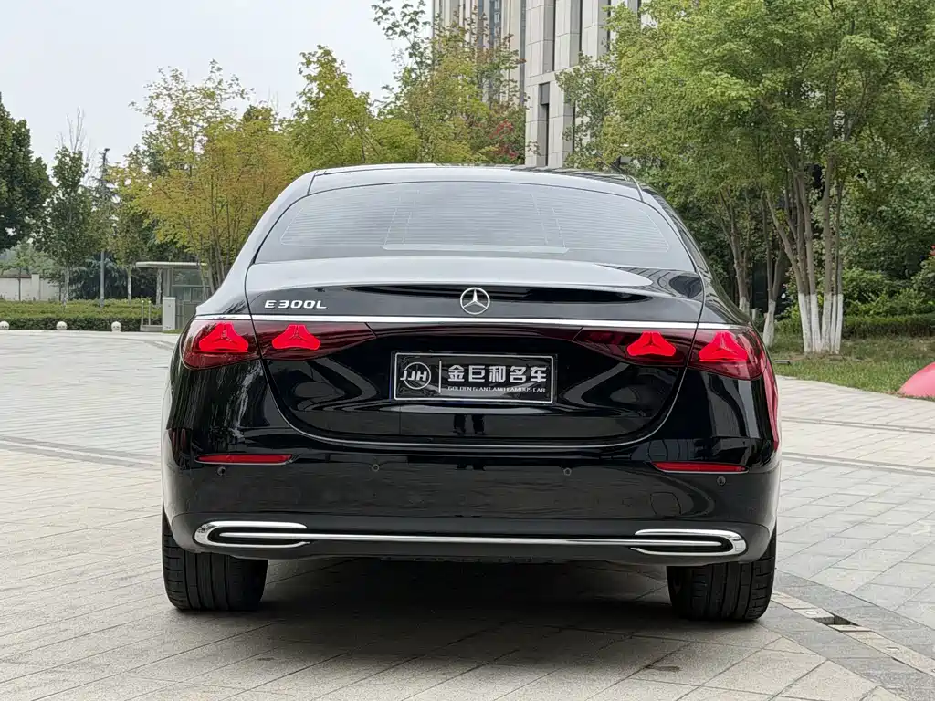 Mercedes-Benz E-Class — миниатюра 20